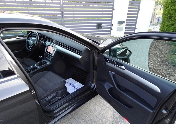 Volkswagen Passat cena 67800 przebieg: 163000, rok produkcji 2019 z Połaniec małe 667